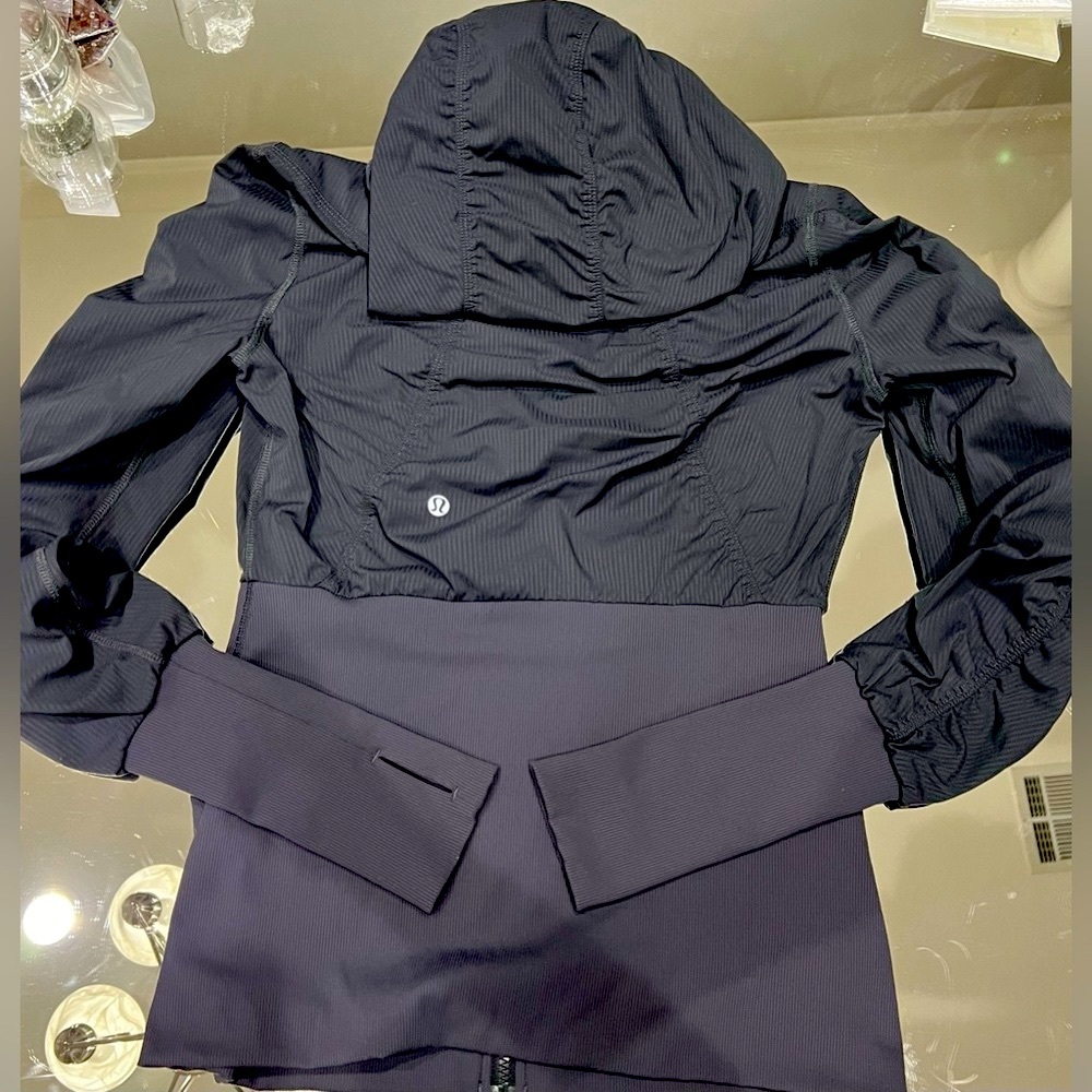 Lululemon reversible Jacket - Picture 4 of 4